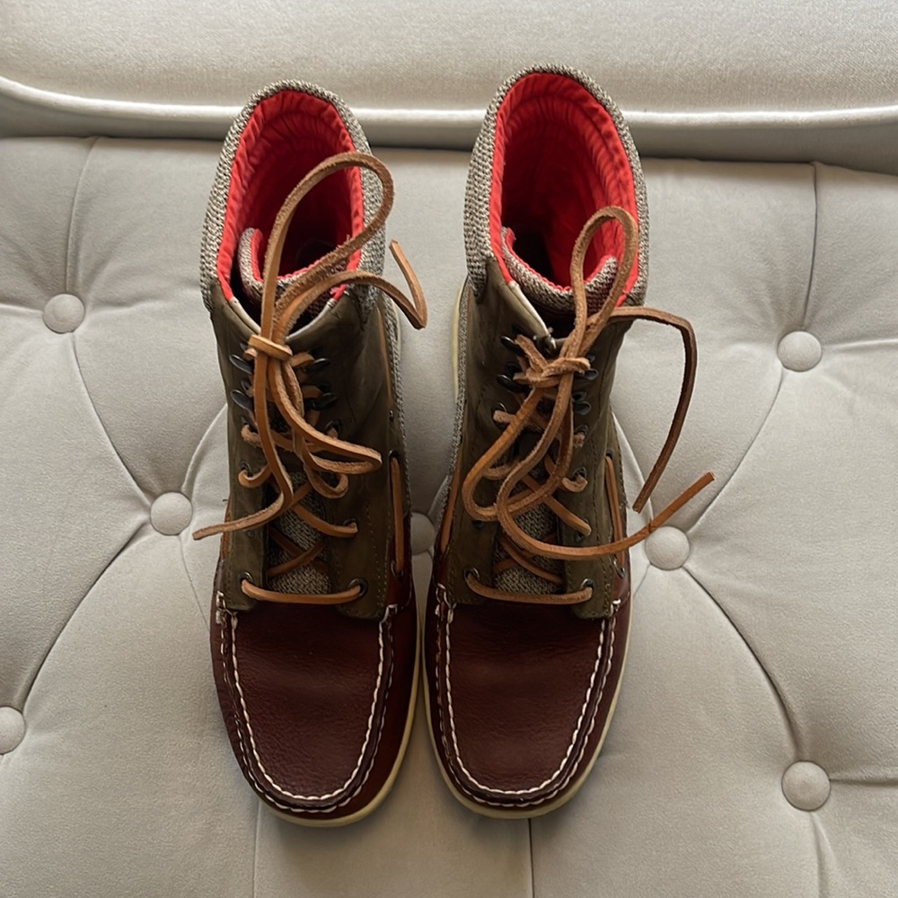 Hikerfish Olive/Tan Sperry Topsider boot, Size 8M